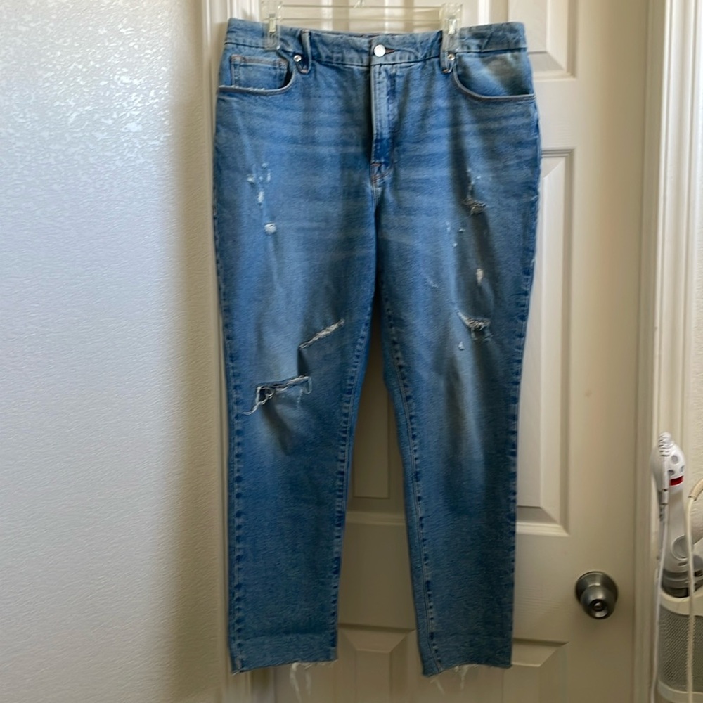 Good American Boyfriend Jean for Woman size 10/30 but runs more like a 12/31.